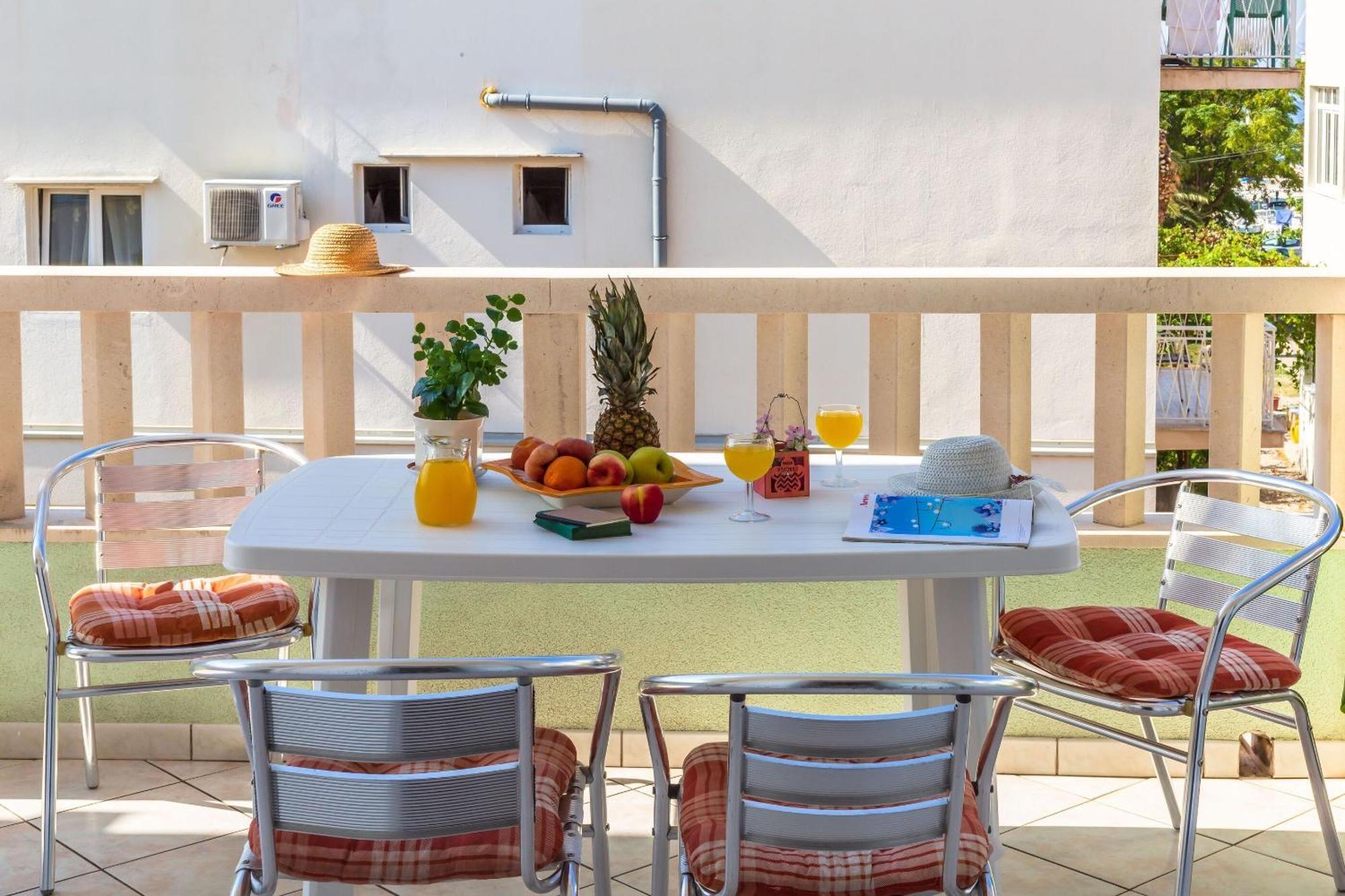 Apartments And Rooms Happiness Tučepi المظهر الخارجي الصورة
