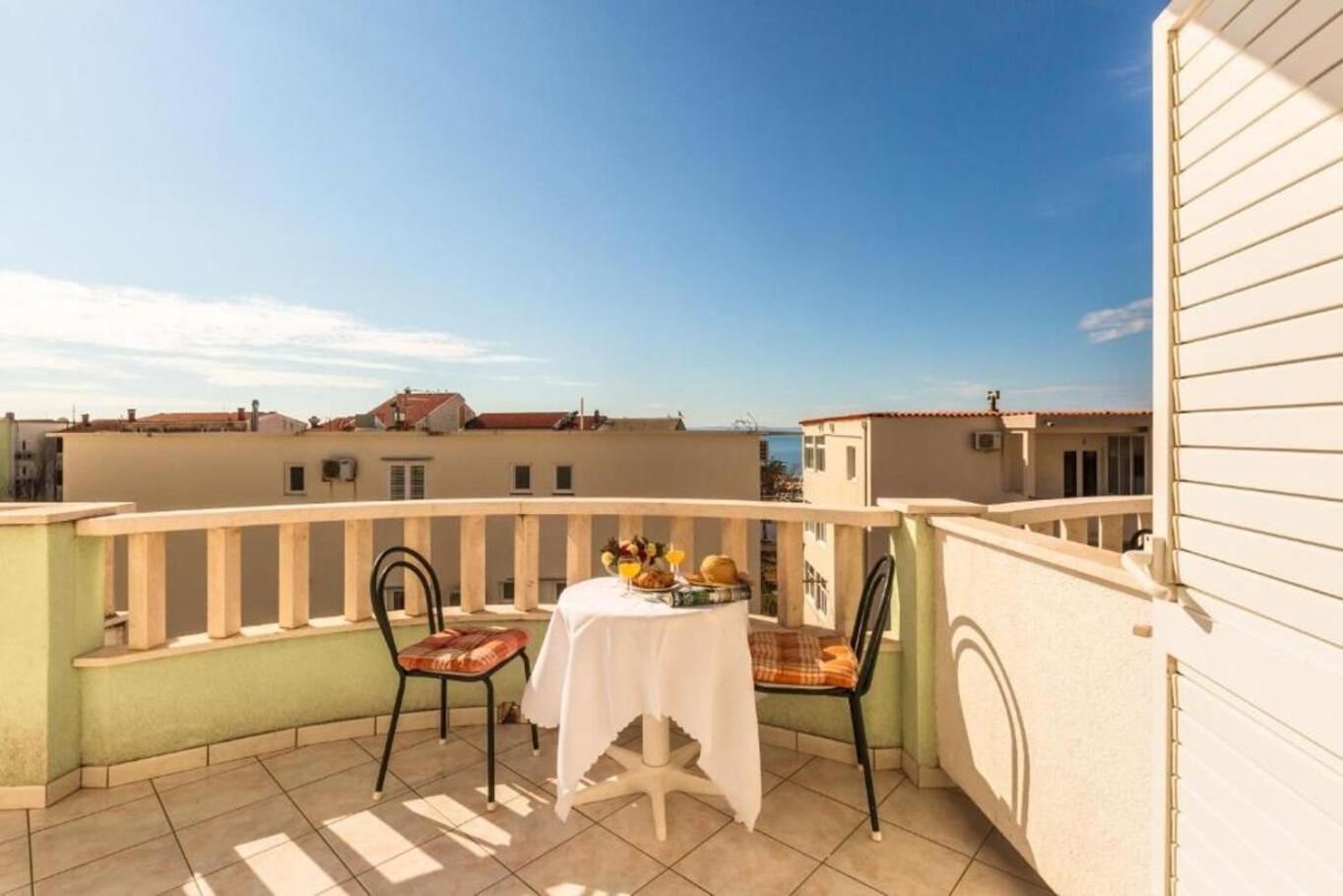 Apartments And Rooms Happiness Tučepi المظهر الخارجي الصورة
