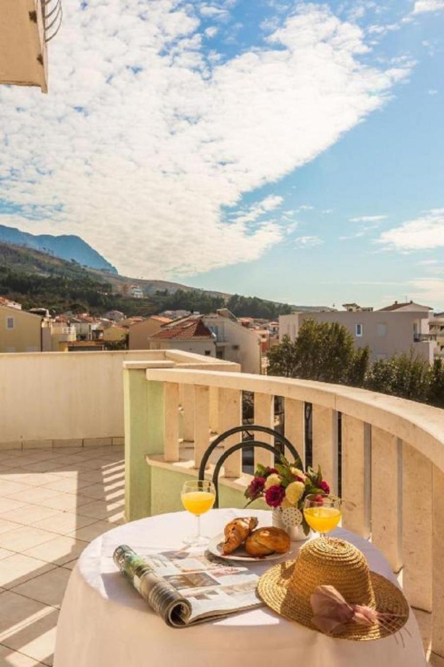 Apartments And Rooms Happiness Tučepi المظهر الخارجي الصورة