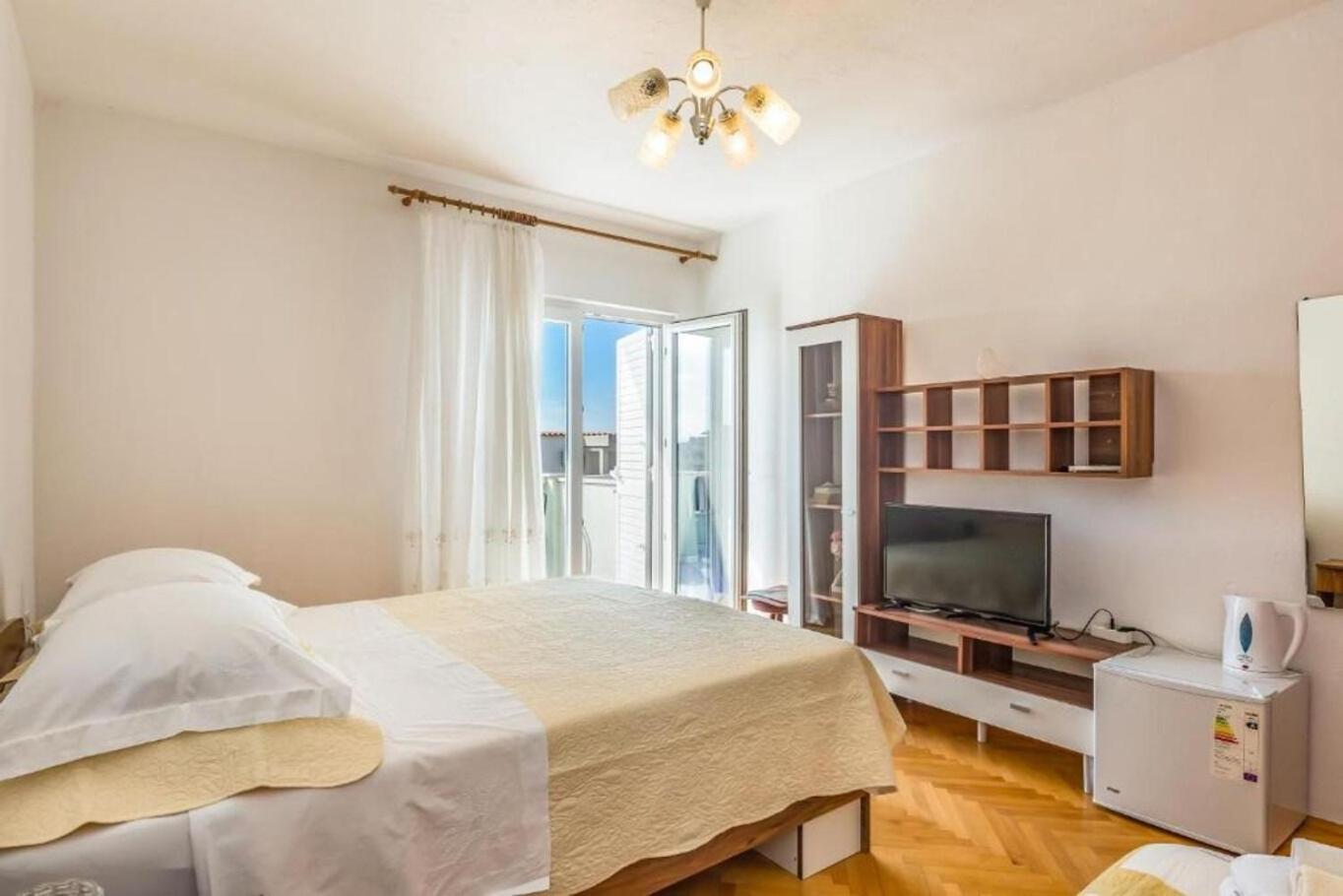 Apartments And Rooms Happiness Tučepi المظهر الخارجي الصورة