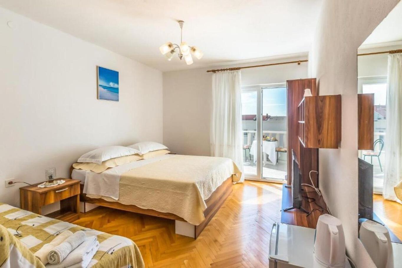Apartments And Rooms Happiness Tučepi المظهر الخارجي الصورة
