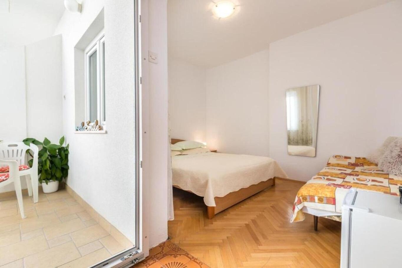 Apartments And Rooms Happiness Tučepi المظهر الخارجي الصورة
